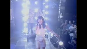 Bjork Oh So Quiet Live Bjork It S Oh So Quiet Live On Totp Dec 1995 Hq Youtube