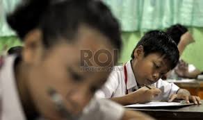 ID, TANJUNG -- Hasil ujian nasional tingkat sekolah dasar dan madrasah ibtidayah di Tabalong, Kalimantan Selatan cukup menggemberikan ... - sejumlah-siswa-mengikuti-ujian-nasional-un-mata-pelajaran-bahasa-_130506121142-138