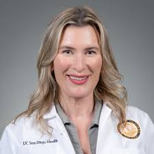 Lindsay Lowe's Instagram, Twitter & Facebook