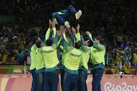 A seleção brasileira de vôlei masculino saiu atrás, por 2 sets a 0, mas conseguiu se recuperar na partida. Tudo O Que Voce Deve Saber Sobre A Selecao Brasileira De Volei Masculino