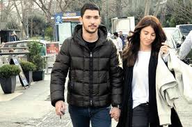 Ezgi eyüboğlu ve kaan yıldırım ortak aldıkları karar doğrultusunda anlaşmalı olarak boşanmıştır. Kaan Yildirim Ile Ezgi Eyuboglu Buyuk Ask Yasiyor