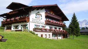 Unser familiengeführtes hotel liegt mitten in den schladminger tauern auf 1000m seehöhe mit wunderschönem blick auf die berge. Pension Hochwurzen Schladming Holidaycheck Steiermark Osterreich