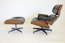 Der name charles eames ist unter den designliebhabern allseits bekannt. Eames Lounge Chair Replica Italian Leather