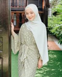 Ahli parlimen jelutong, s n rayer diperintahkan keluar dewan rakyat pada saat akhir sidang selepas enggan akur dengan. Ahli Parlimen Kuala Kangsar Kongsi Status Di Laman Facebook Restui Mira Filzah Sebagai Bakal Menantu The Malaya Post