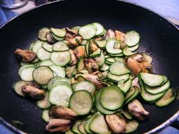 Zucchini) is attested earlier and hence preferred by the accademia della crusca, the italian language regulator.11 the feminine zucchina (plural: Cozze E Zucchine Al Forno Lericettedibaccos