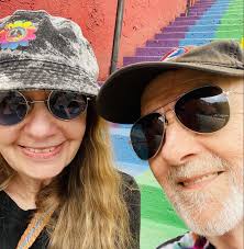 Friday's Schedule: 9AM-2PM: Cowboy Dan *3PM-6PM: Fun Friday Tripleheader  Happy Hour with Uncle Thom & Aunt Kandi * *6:30PM-9PM: Friday Night Lites  with Dave & Jane * *10PM-12AM: Over the Edge with