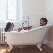Und das im wahrsten sinne des wortes. Sex In Der Badewanne Achtung Rutschig So Gelingt Das Liebesspiel Im Wasser Cosmopolitan