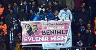 Antalyaspor galatasaray maçı evlilik teklifi ( tribünde evlilik teklifi ). Erzurumspor Galatasaray Macinda Surpriz Evlilik Teklifi