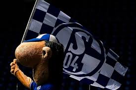 Der blau weiße glücksbringer mit der schirmmütze. Schalke 04 Oder Der Absturz Der Konigsblauen 1 Bundesliga Badische Zeitung