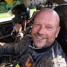 What are some budget-friendly race seat options for an RS1 vehicle?