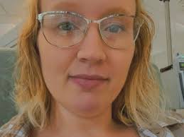 Samantha Ewald's Instagram, Twitter & Facebook