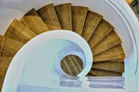 Le scale prefabbricate in cemento sono pratiche da montare, dalle forme pira e l'azienda leader nella vendita di scale prefabbricate per interni ed esterni. Scale In Legno Per Interni Economiche Moderne E Su Misura Tirichiamo It