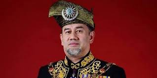 The sultan, currently ceremonial ruler of kelantan state, was sworn in dressed in traditional malay formal wear. Sultan Muhammad V Ditabalkan Sebagai Yang Di Pertuan Agong Ke 15 Hari Ini Daulat Tuanku