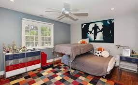 Bold colors teenage boy room idea. How To Decorate The Room Of A Football Fan
