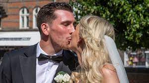 Maybe you would like to learn more about one of these? Mere Em Romantik Christian Norgaard Gift Med Josefine Billed Bladet