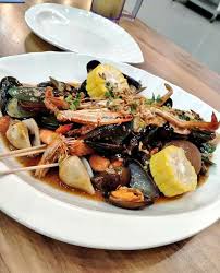 Fiyatlarımızı en iyi seyahat siteleriyle 10 saniyede karşılaştırın. This New Seafood Restaurant In Johor Has Boats And Mural Painting That Make You Feel Like In The Ocean Johor Foodie