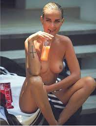 Si c'est le première fois. Laeticia Hallyday Totalement Denudee A St Barth Ce Que Johnny Ignore Du Drame International News Blog