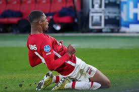 Voici les performances réalisées par myron boadu (az alkmaar). Myron Boadu Scores Hat Trick As Az Alkmaar Wallop Feyenoord