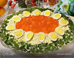 салат с курицей и грибами и огурцами и яйцами Salat Imperatrica S Zapechennym Lososem I Ikroj Ingredienty Losos File Ogurcy Svezhie Yajca Kurinye Recept Salaty Eda Losos