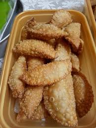 Untuk mendapat kulit karipap yang rangup semasa kita menguli,kita kena pastikan tidak terlebih menggunakan air.minyak masak panas atau marjerin yang kita panaskan juga membantu dalam. Karipap Berjerawat Batu Kata Share Masakan Share Resepi ÙÙŠØ³Ø¨ÙˆÙƒ