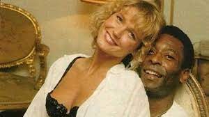 Durante el confinamiento, xuxa escribió memorias. Pele En Depresion Y Xuxa Carga Duramente Contra El Pense Que Las Traiciones Eran Normales