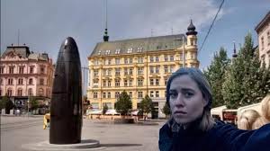 A jejich spolubojovníci jsou natolik mimo, že to ještě sami čeří. Disaster Girl Smetana Apsgeyser