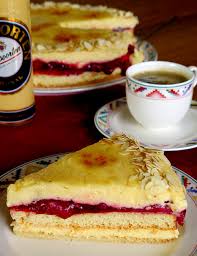 Jetzt ausprobieren mit ♥ chefkoch.de ♥. Eierlikortorte Fruchtige Verpoorten Creme Torte Brulee Kuchenrezepte Mit Eierlikor Verpoorten