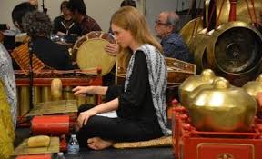 Secara visual alat musik bende sangat mirip dengan alat musik aramba, yang membedakan keduanya hanya pada ukurannya dan warna yang digunakan. Pengertian Dan Jenis Alat Musik Tradisional Matsan Saga