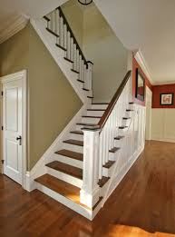 как сделать лестницу на второй этаж в своем доме Lestnica Iz Treh Proletov S Kladovkoj V Chastnom Dome 16 Tys Izobrazhenij Najdeno Dizajn Lestnicy Lestnichnye Konstrukcii Dom