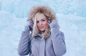 Sure, you might need a little creativity and the help of a few tools and pins, but it can (and should!) be done. Short Hairstyles For Comfortable Skiing I Love Ski