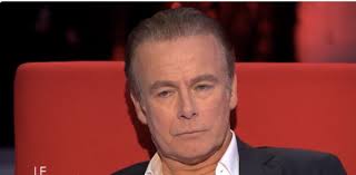 Originaire de normandie, le jeune franck dubosc entre au conservatoire de rouen dans une belle promotion, puisqu'il fréquente karin viard, valérie lemercier et virginie lemoine. Franck Dubosc Ses Droles De Confidences Chez Marc Olivier Fogiel