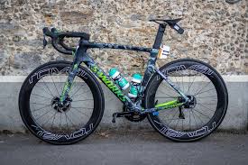 His main bike is the aero road bike specialized venge but he also got the specialized roubaix and tarmac sl6 depending of race profiles. Peter Sagan S Green Jersey S Works Venge For The 2019 Tour De France Bikeradar