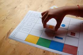 Wichtig für ein zeitiges fremdsprachenangebot ist, dass es den kindern spielerisch vermittelt wird und dass es keinen lernzwang und leistungsdruck gibt. Farben Und Formen Zuordnen Ein Kostenloses Lernspiel Kiwole