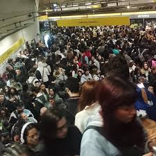 Falha de energia na Linha 4-Amarela lota estações e gera caos no Metrô de SP