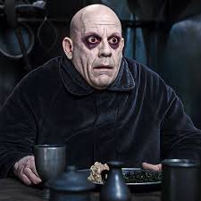 First look at The Addams in Netflix's Wednesday series. Apparently, the  casting of Uncle Fester will be a "surprise", says producer.