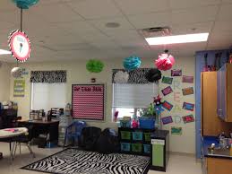 Wish We Could Hang Stuff From The Ceiling Love The Idea Kindergarten Classroom Decor Creative Classroom Classroom Decorations