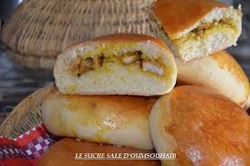 Buns Au Poulet Curry Le Sucre Sale D Oum Souhaib Poulet Curry Recette Buns Recette Poulet Curry