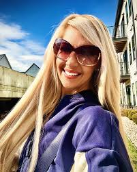 All the gratitude for this beautiful sky, the sunshine and this sweet  @fabletics outfit my fiancé bought me for Valentines! @jamie.fee ❤️