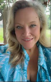 Introduction of a singer