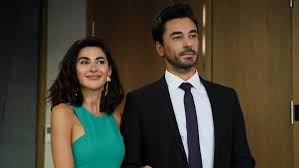 Nesrin cavadzade was born in baku, azerbaijan ssr (now azerbaijan).she moved to istanbul with her mother at the age of 11. Nesrin Cavadzade Yi Gulduren Evlilik Sorusu Magazin Mahallesi Magazin