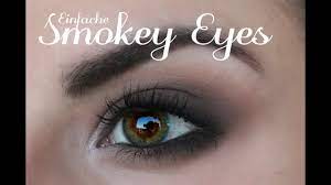 Aus eigener erfahrung kann ich sagen, dass es mit ein bisschen übung ganz einfach ist die smokey eyes zu schminken. Einfache Smokey Eyes Schminken Auch Fur Schlupflieder Kleine Augen Lindasbeautyworld Youtube
