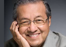 Dr mahathir dilahirkan pada 10 julai 1925 namun tarikh kelahiran rasminya direkodkan pada 20 disember 1925 di kampung seberang perak, alor setar, kedah. Selamat Ulangtahun Negarawan Ulung Tun M