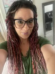 Anyone that can install DE & SE faux dreads. Thanks in advance 🖤