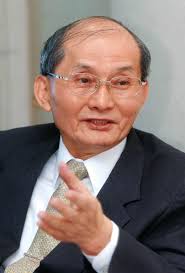 6 月 19 日，新光金召開股東會，75 歲的吳東進閃電卸下董事長大位，交給 74 歲的老臣許澎；但更引人注目的是，副董事長李紀珠辭任後，懸缺 2 年的. æ–°å…‰ä¸‰å§é¬¥1 å°å…¬ä¸»æ²å…¥ç›ˆç å¤§æˆ°ç¨è'£å…¬ç„¶åå‰¯è'£å¤–ç•Œå…¨å‚»çœ¼