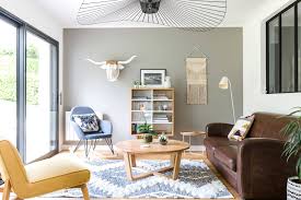 Hellgraue wandfarbe in wohnzimmer zeugt von einem raffinierten stil. Wandfarbe Furs Wohnzimmer Wie Sie Den Richtigen Ton Finden