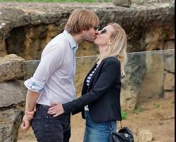 I to prozradí v show jana krause, sledujte ji od 21:35 na primě. Vojtech O Konci Na Ministerstvu Domu Chodil Jen Spat Ted Pomysli Na Miminko Expres Cz