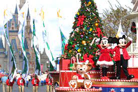 We love seeing the diversity in each resort and theme park holiday decor. Here S What It S Really Like To Spend Christmas At Disney