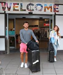 Silva играет с 2017 в манчестер сити (сити). Bernardo Silva Returns From Ibiza Holiday With Girlfriend Daily Mail Online