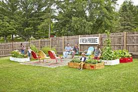 If you are thinking of beautifying your place for the moment than a picket fence or wooden boards will help you build a good fence. 20 Best Backyard Fence Ideas Privacy Fence Ideas For Backyards