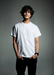 jin akanishi 赤西仁 official site 赤西仁 ファッション メンズパーマ 長髪の男性